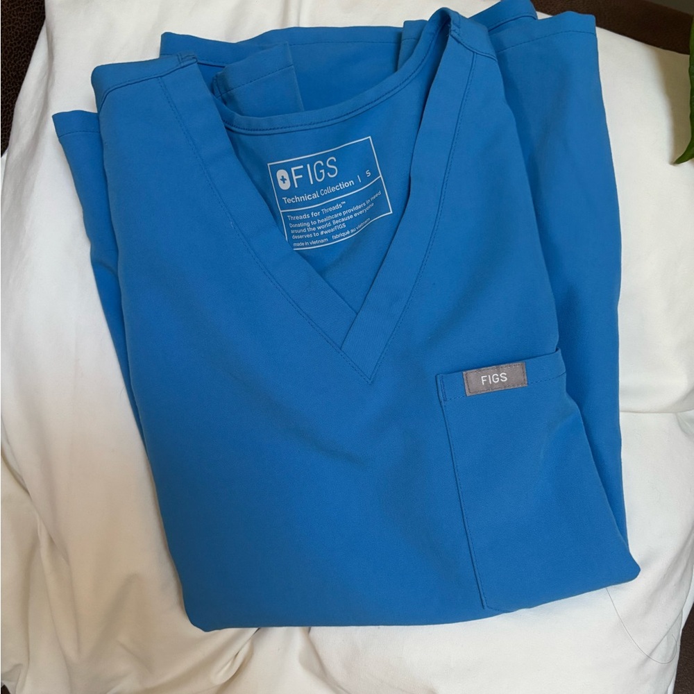Figs Capri Blue Catarina Top